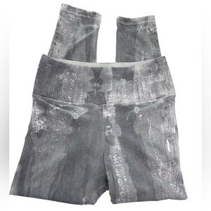 Avocado women’s Soul Cycle Crackle Leggings gray and white size M/L